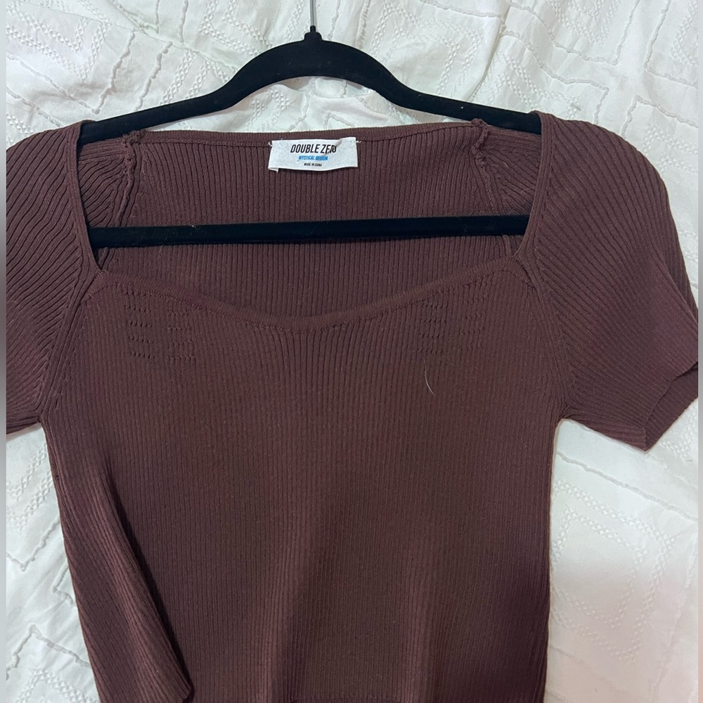 brown wide v-neck cropped t-shirt